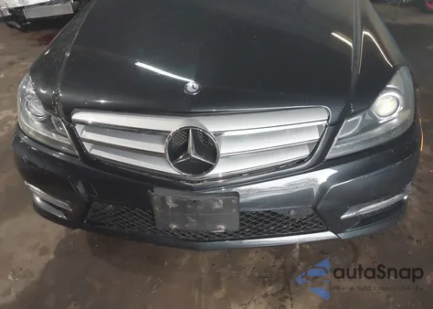 2013 Mercedes-Benz C 300 Sport 4Matic z USA, uszkodzony, nr VIN WDDGF8AB6DA816843